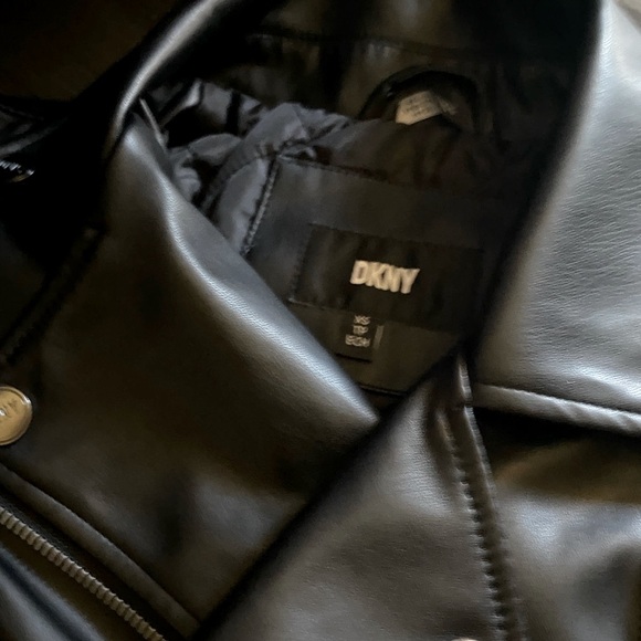 NWT DKNY SOFT WATER-RESISTANT FAUX LEATHER MOTO JACKET. SIZE S - Picture 5 of 6